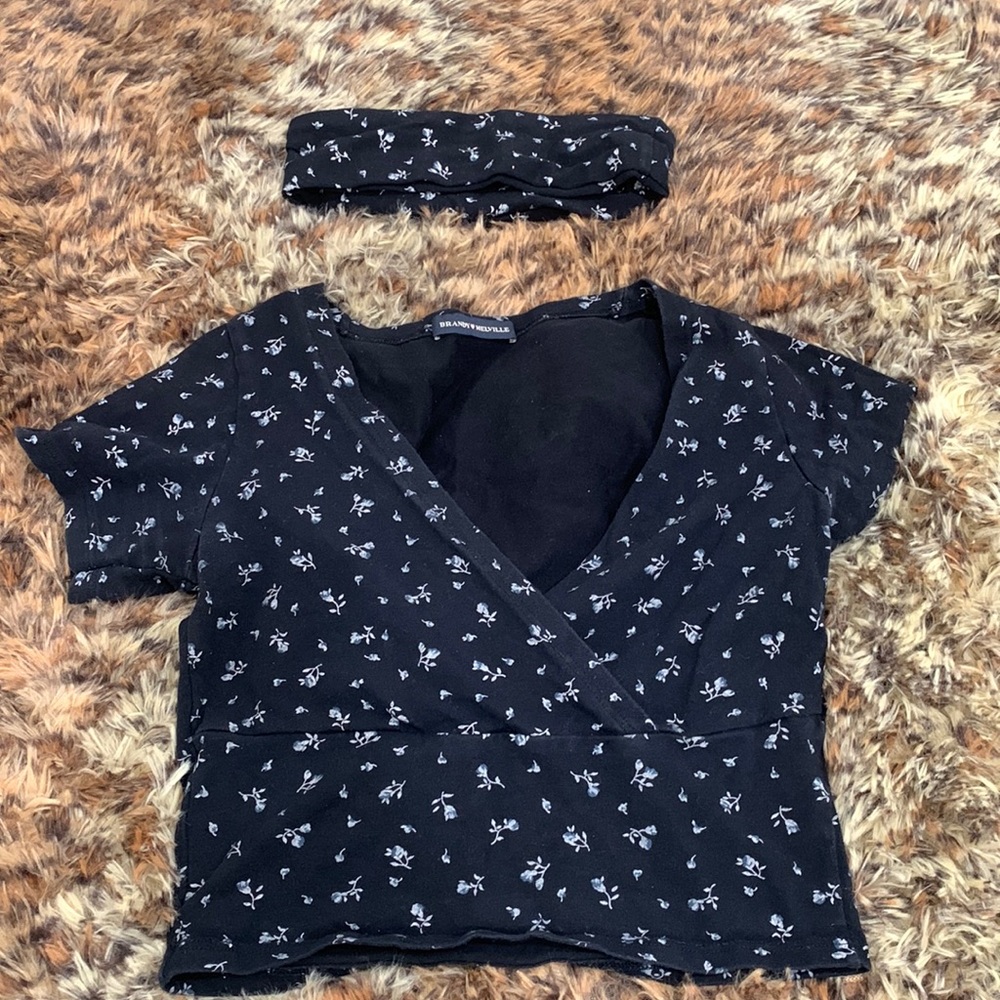 brandy melville blue floral amara top + headband, perfect condition 💙
